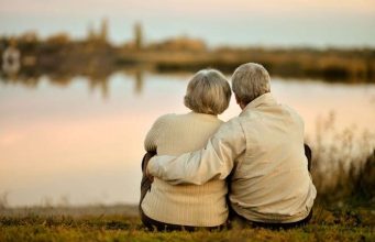 Healthy Relationship Tips for Seniors: Building Stronger Connections